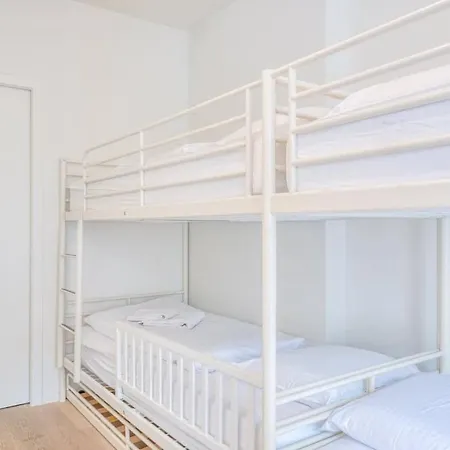 Bright With Sunny Terrace And Parking Διαμέρισμα *